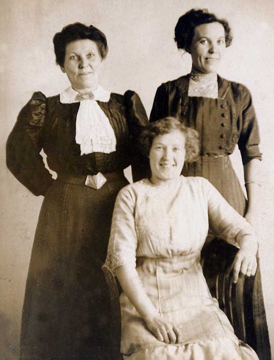 Freda, Marie, Hannah c 1913